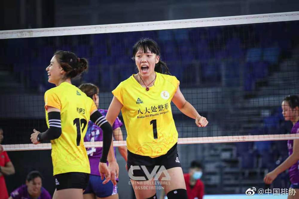 TK直播-UFC巡回赛上演强强对话，中原霹雳队大胜辽东天虎队，战术调整见效；本土核心状态回升的简单介绍