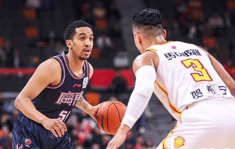 TK体育- 拉力赛大奖赛上演强强对话，北城犀牛队逆转江畔飞鹰队，团队配合流畅；团队防守值得称道