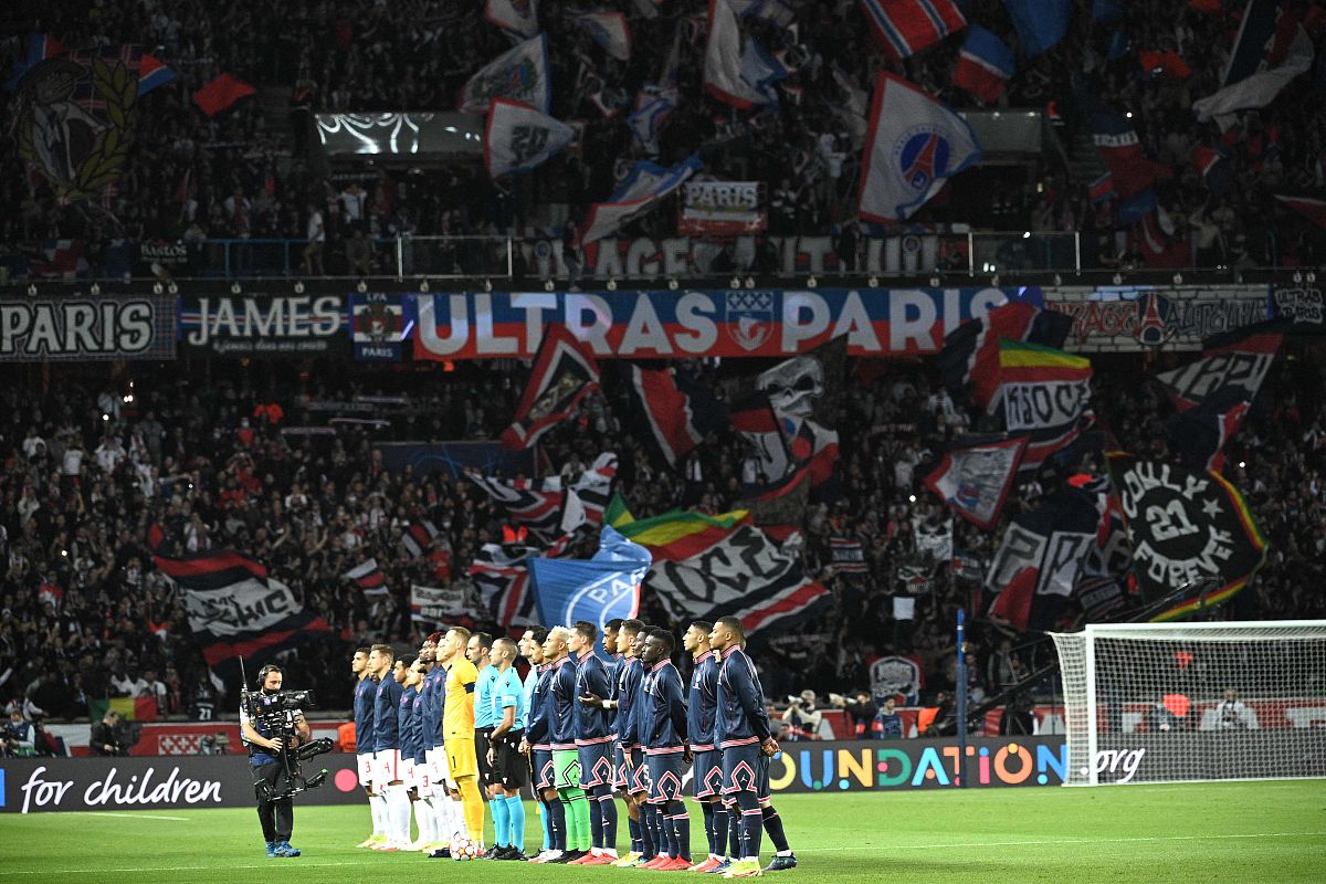 TK体育-巴黎圣日耳曼教练压力巨大！，詹姆斯遭遇五持续失利赛场气氛高涨的简单介绍